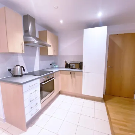 2bed Homely Hideout In City Centre Apartment *