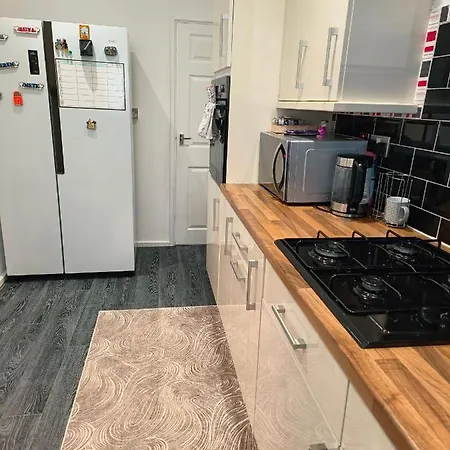 Modern Fully Furnished 3 Bedroom House