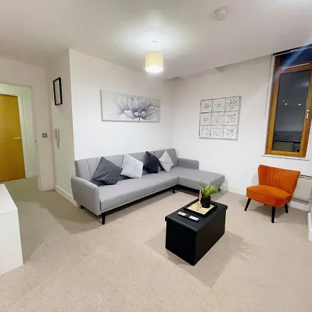 2-bed In Greater דירה *