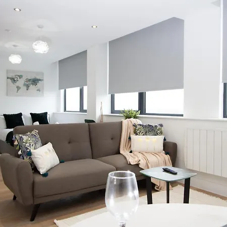 Stylish Overlooking Old Trafford Apartment Manchester