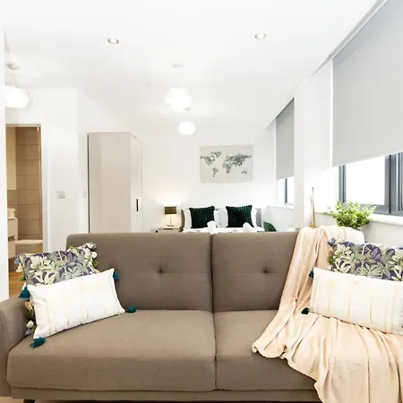 Apartment Stylish Overlooking Old Trafford *