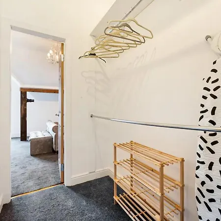 Pass The Keys Old Trafford 4-bedroom Retreat Near United & Centre - Family-friendly *