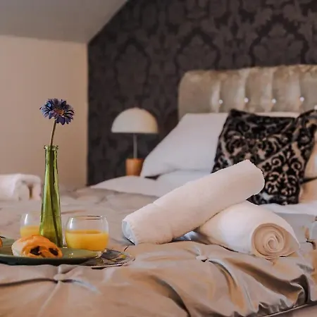 Spacious Near United Stadium - Pass The Keys Semesterbostad