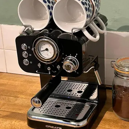 Spacious Near United Stadium - Pass The Keys * Manchester