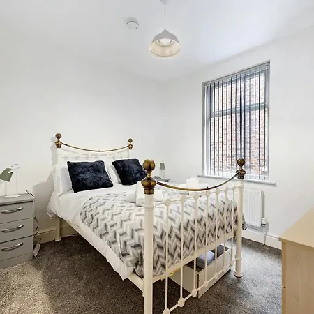 Pass The Keys Old Trafford 4-bedroom Retreat Near United & Centre - Family-friendly Holiday home