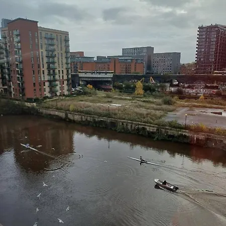 Balcony, Waterfront, En-suite, Roof Terrace, Yogo Exercise Studio, City Views Salford Manchester