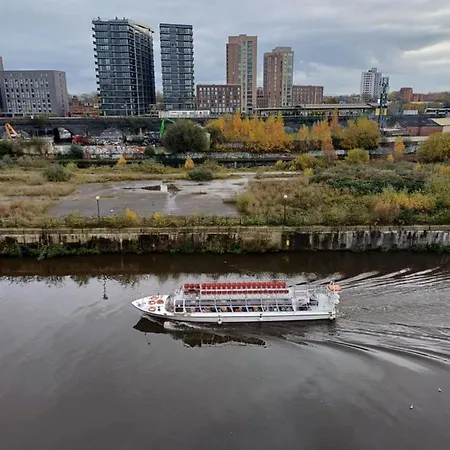 Balcony, Waterfront, En-suite, Roof Terrace, Yogo Exercise Studio, City Views Salford