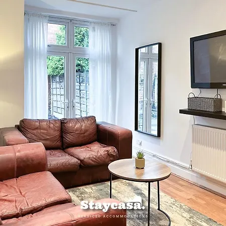 Homely 4-bedroom House Hotel Manchester