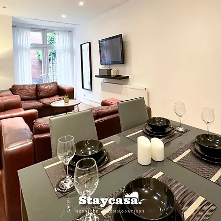 Homely 4-bedroom House Hotel Manchester