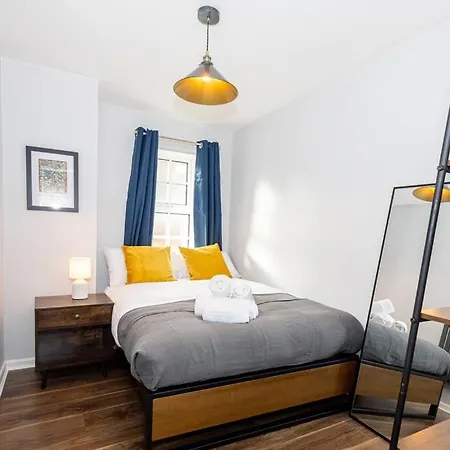 Modern 2 Bedroom With Free Parking *