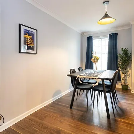 アパート Modern 2 Bedroom With Free Parking マンチェスター