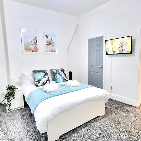 House By Bevolve - Free Parking Manchester