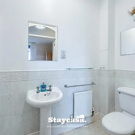Carlton Co-living - Private Self-cater Manchester