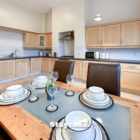 Carlton Co-living - Private Self-cater Apartment Manchester