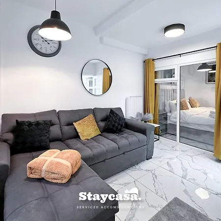 Апартаменты Hidden Oasis 7minute To With Street Parking