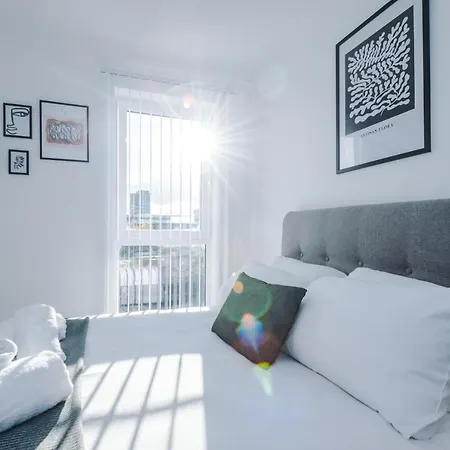 Hilltop Serviced - Salford Quays Manchester