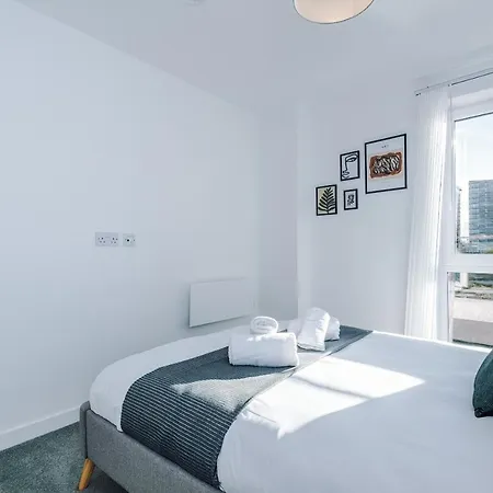 Hilltop Serviced - Salford Quays Apartment *