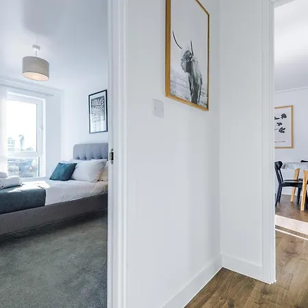 Hilltop Serviced - Salford Quays Apartment *