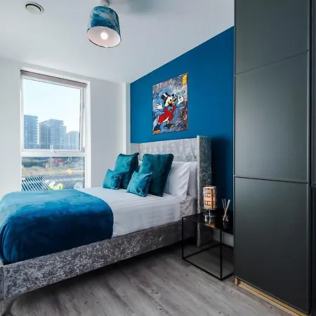 Apartmán Spacious 3-bedroom In With Private Rooftop Terrace & Stunning Views *