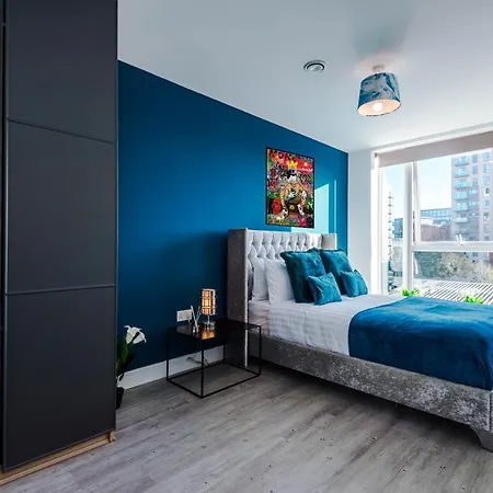 Apartment Spacious 3-bedroom In With Private Rooftop Terrace & Stunning Views