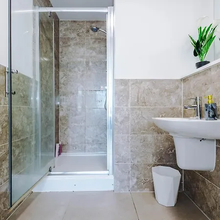 Lejlighed Spacious 3-bedroom In With Private Rooftop Terrace & Stunning Views *