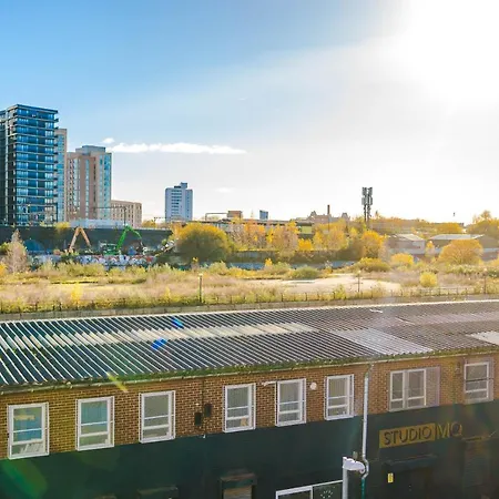 Spacious 3-bedroom In With Private Rooftop Terrace & Stunning Views