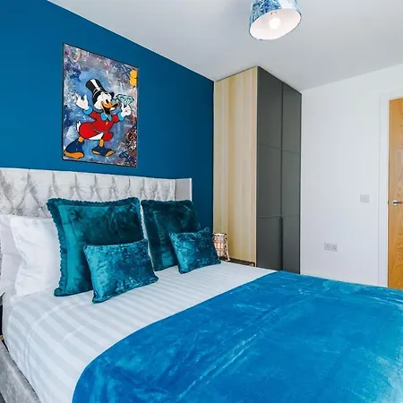 Apartmán Spacious 3-bedroom In With Private Rooftop Terrace & Stunning Views *