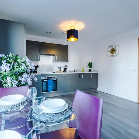 Spacious 3-bedroom In With Private Rooftop Terrace & Stunning Views Apartmán