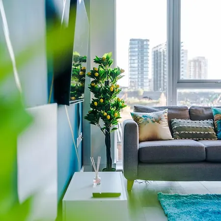 Spacious 3-bedroom In With Private Rooftop Terrace & Stunning Views Apartment Manchester