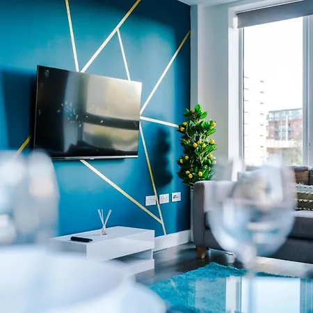 Spacious 3-bedroom In With Private Rooftop Terrace & Stunning Views Apartmán Manchester