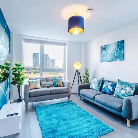 Spacious 3-bedroom In With Private Rooftop Terrace & Stunning Views