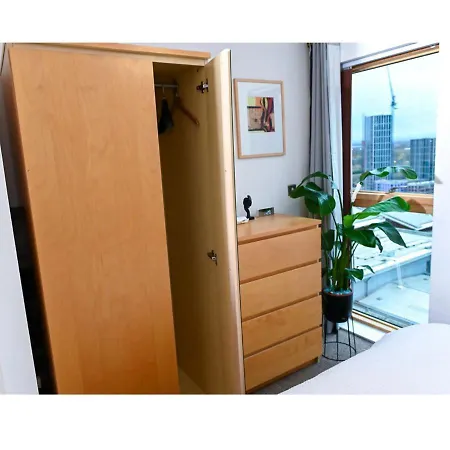 In A Flat ホームステイ *