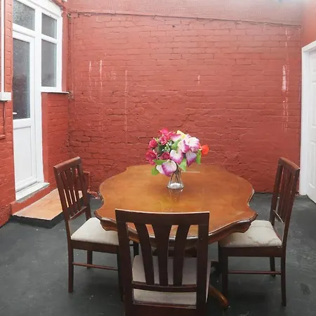 Cheadle House Holidays Σπίτι διακοπών