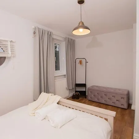 Beautiful West Didsbury 4br *