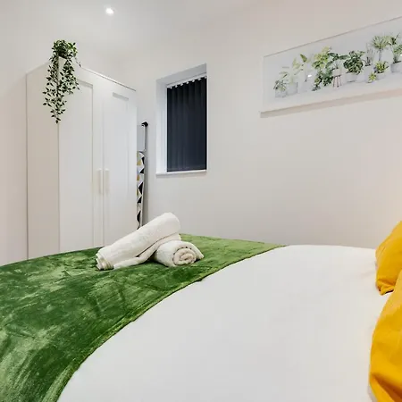 Prázdninový dům Stylish 4bd - Coop Live - Etihad - Parking - Ev