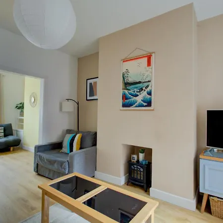 Pass The Keys Colourful Sleeps 6 Manchester