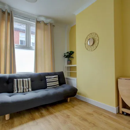 Pass The Keys Colourful Sleeps 6 3* Manchester