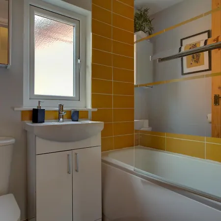 Pass The Keys Colourful Sleeps 6 Hotel 3*