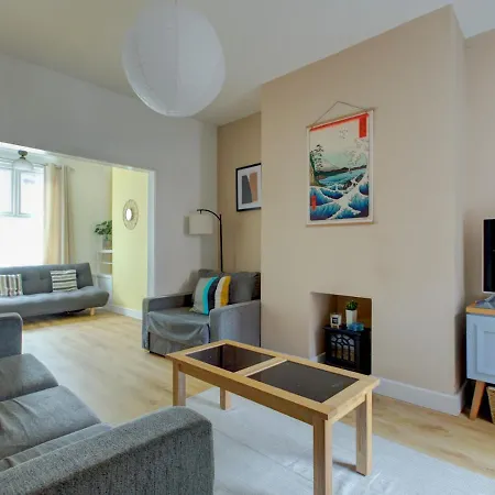Pass The Keys Colourful Sleeps 6 Manchester