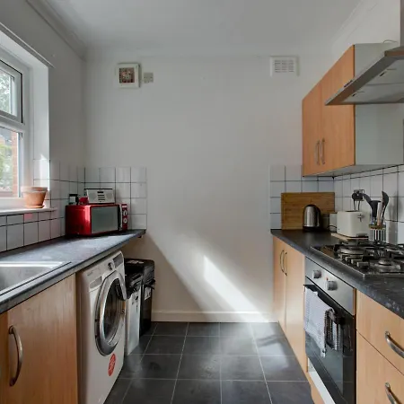 Pass The Keys Colourful Sleeps 6 3* Manchester