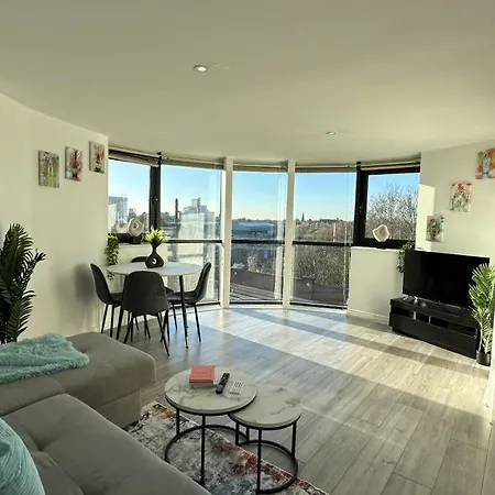 Apartment Lux Livin' - Luxury 2 Bed With Free Parking