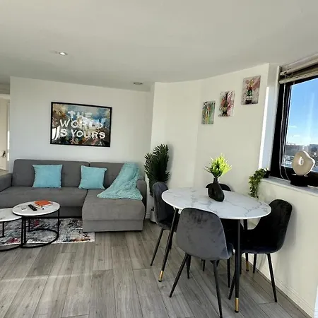 Lux Livin' - Luxury 2 Bed With Free Parking * Manchester