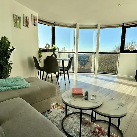 Apartment Lux Livin' - Luxury 2 Bed With Free Parking *