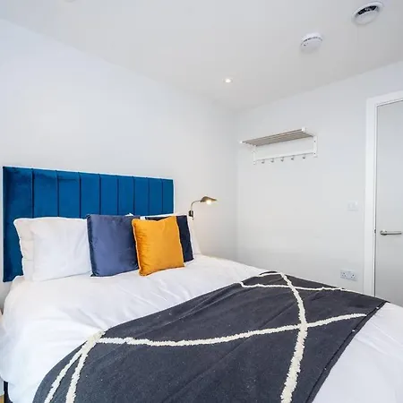 Stunning Brand New 3 Bed By Valore Services Manchester