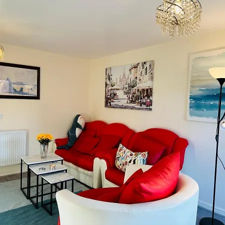 Holiday home Cozy Stylish House Near Piccadilly Station, Etihad Stadium With Parking, Garden And 900mb Wifi *