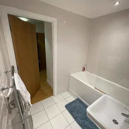 Old Trafford Cityview En-suite Apt マンチェスター
