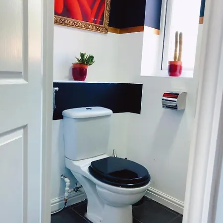 Holiday home With Parking Manchester
