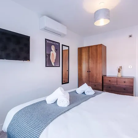 4 Bedroom Townhouse In - By Hilltop Serviced *