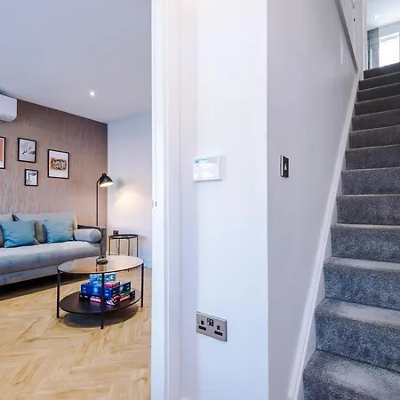 Ferienhaus 4 Bedroom Townhouse In - By Hilltop Serviced Manchester