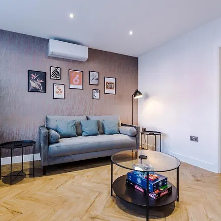 4 Bedroom Townhouse In - By Hilltop Serviced Holiday home *